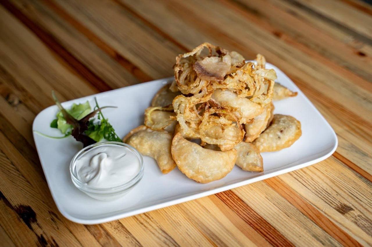 Mini-Tschebureki Mit Schweine- und Rindfleisch
